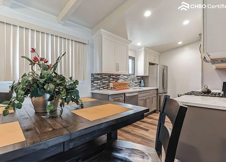 2912 W Century Blvd — Photo 11