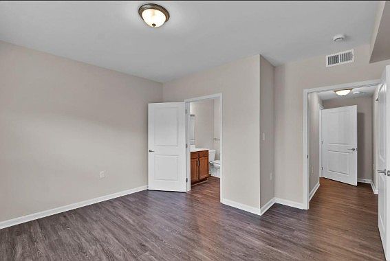 4th image of 1622 W Market St #103