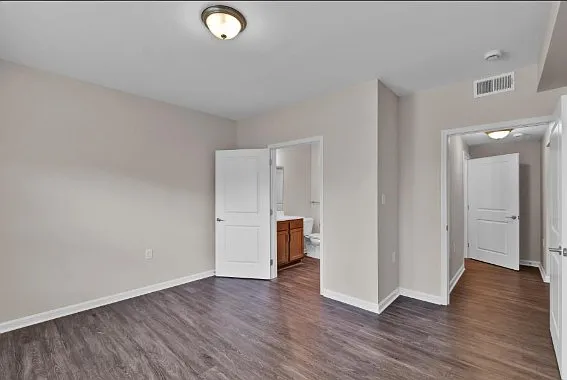 1622 W Market St #104 — Photo 4