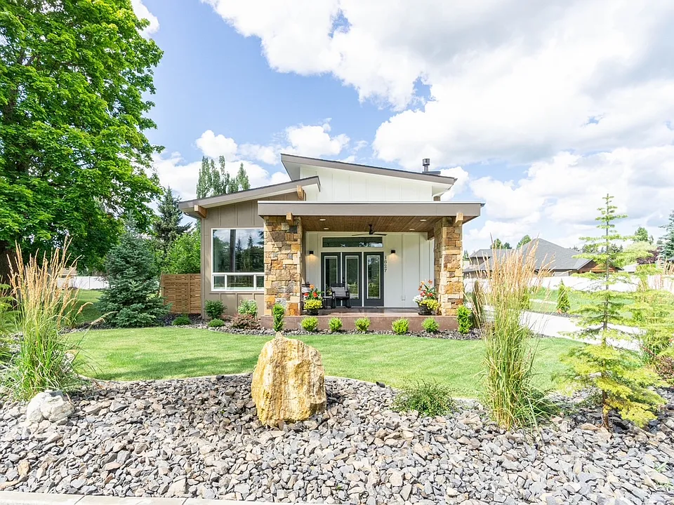 1627 E Miles Ave