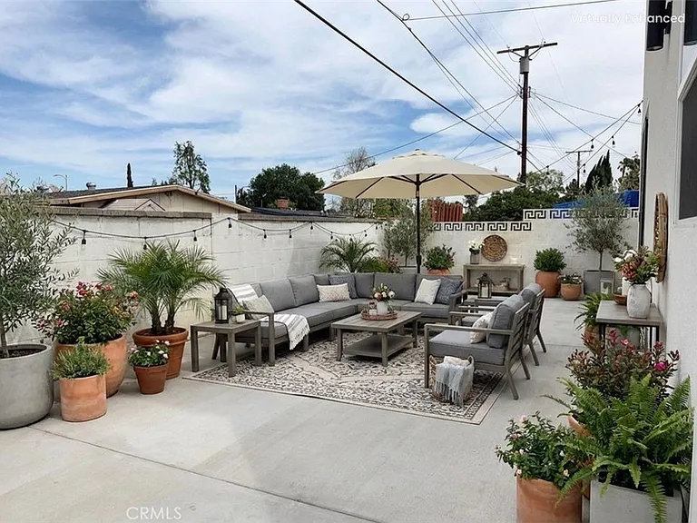 22913 Sherman Way — Photo 17