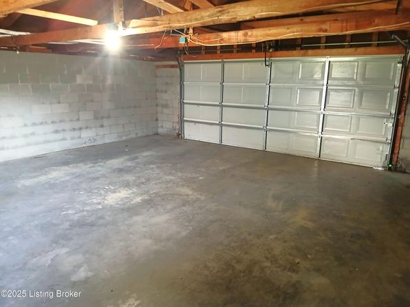 909 W Whitney Ave, Louisville, KY 40215