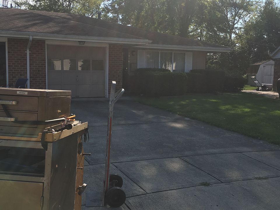 1st image of 1104-1106 Cambridge Ct