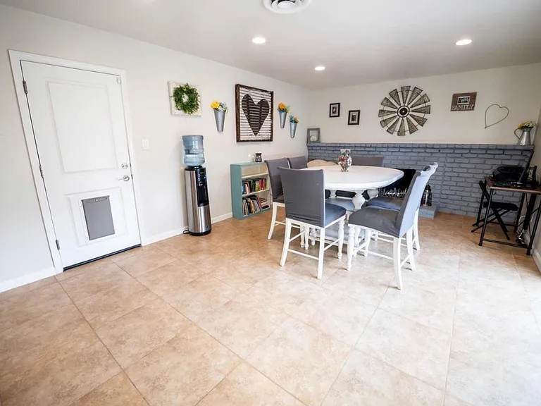 210 Canterbury Ave — Photo 6