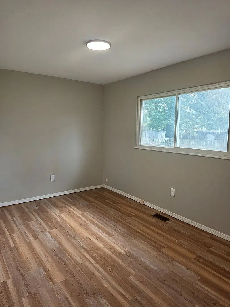 Newly Remodeled 4 Bedroom Home! — Photo 2