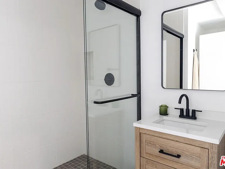 923 N Mariposa Ave #1/4 — Photo 19