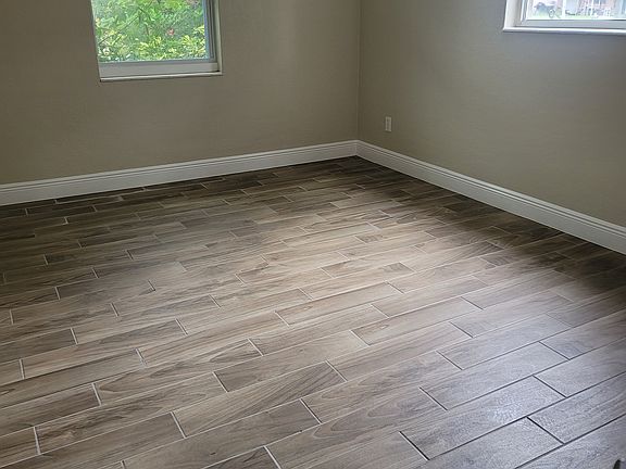 3rd image of 4846 Lake Ridge Ln