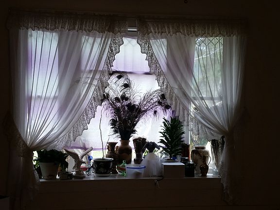 BAY WINDOW LIVING ROOM