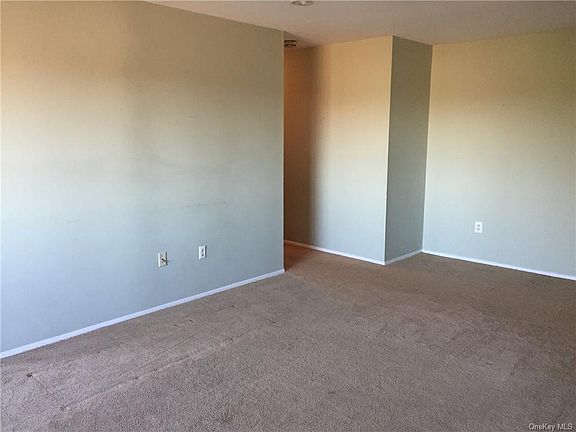 4th image of 225 Richard Ct