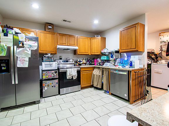 2nd image of 3021 W Olive Street