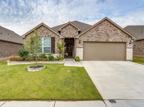 957 Crest Breeze Dr, Fort Worth, TX 76052
