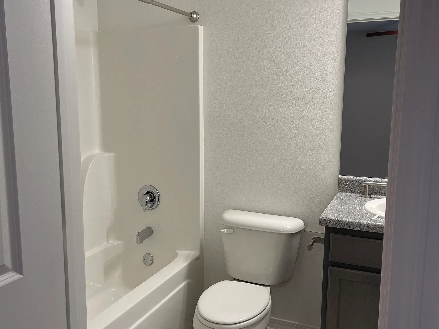 2 bed, 975 sqft, $1,500 — Photo 4