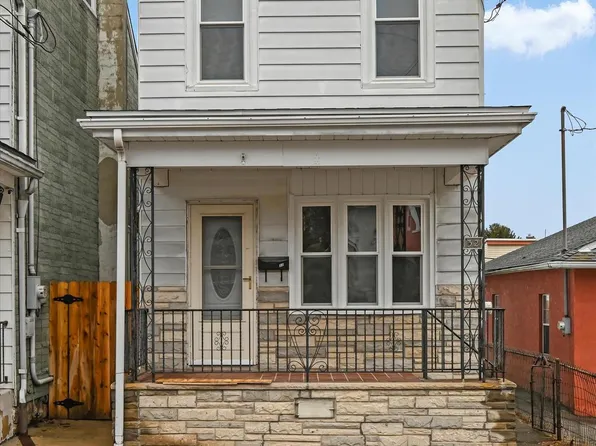 32 Clay St, New Philadelphia, PA 17959