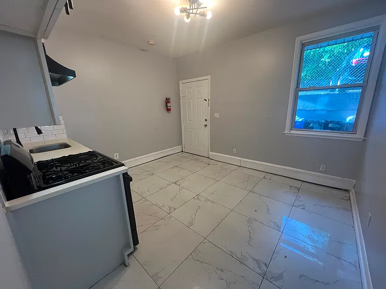39 N 3rd St #1R — Photo 3