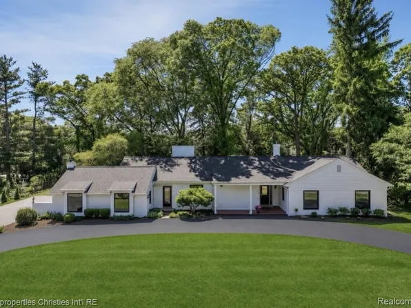 1257 Charrington Rd, Bloomfield Hills, MI 48301