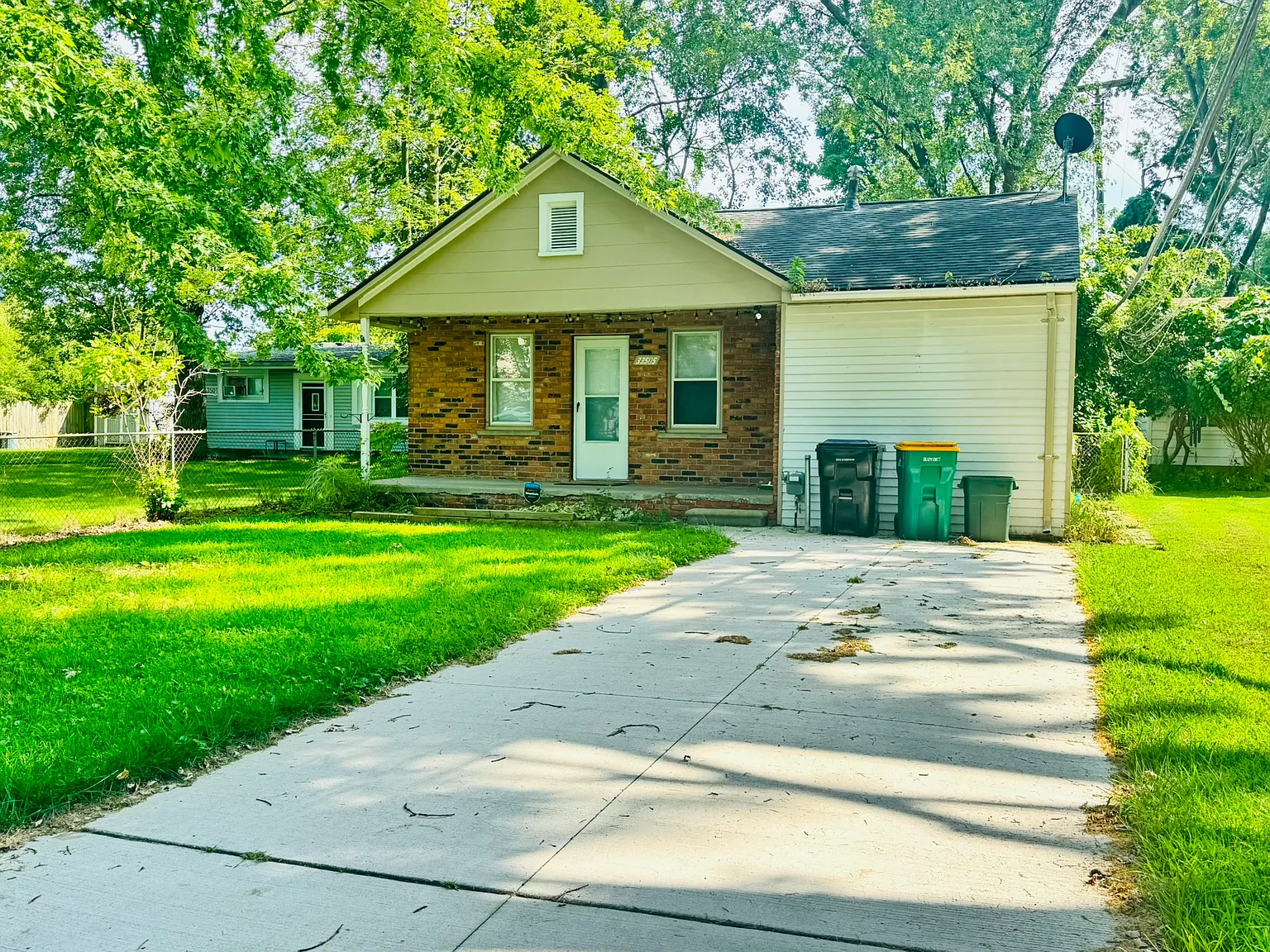 33505 Kirby St photo 1
