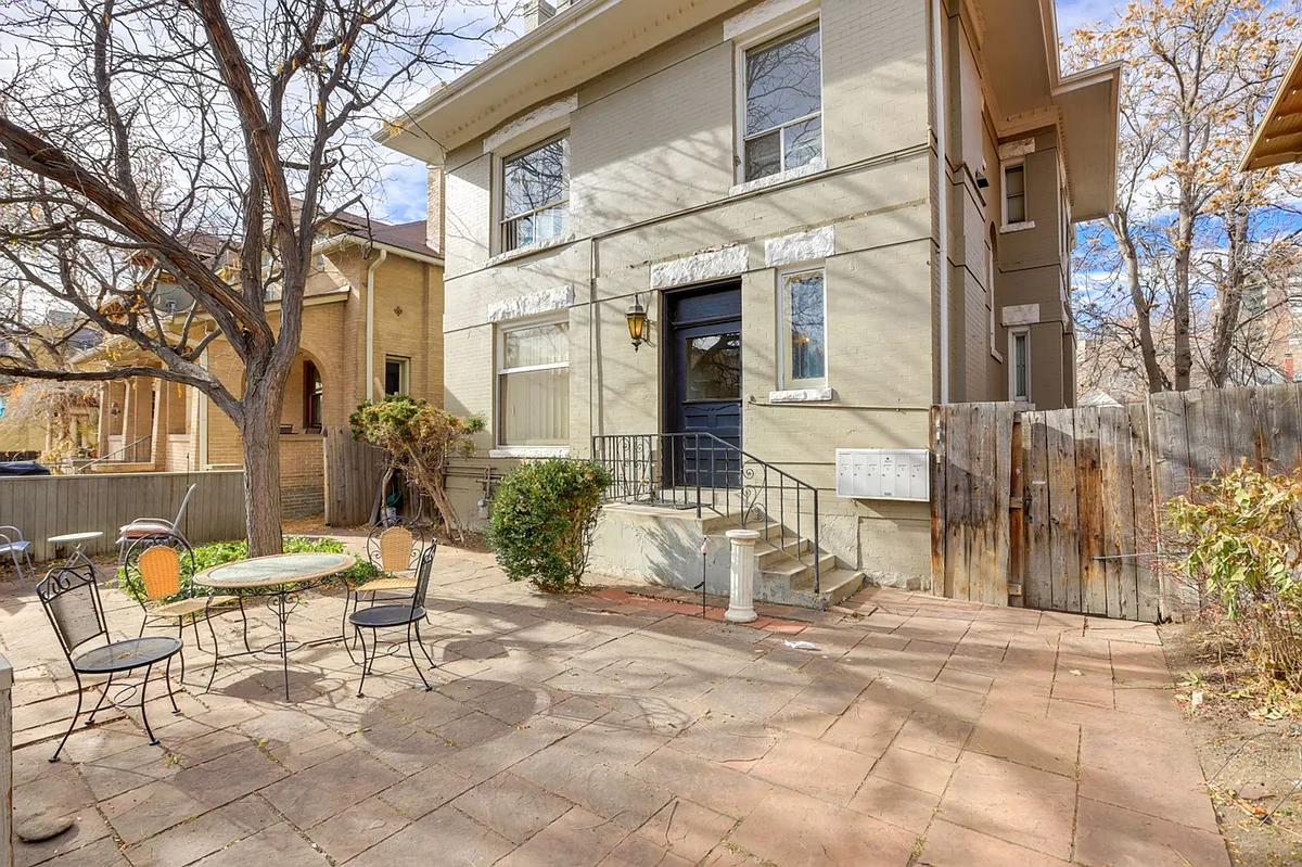 Building Photo - 1133 N Clarkson St #2