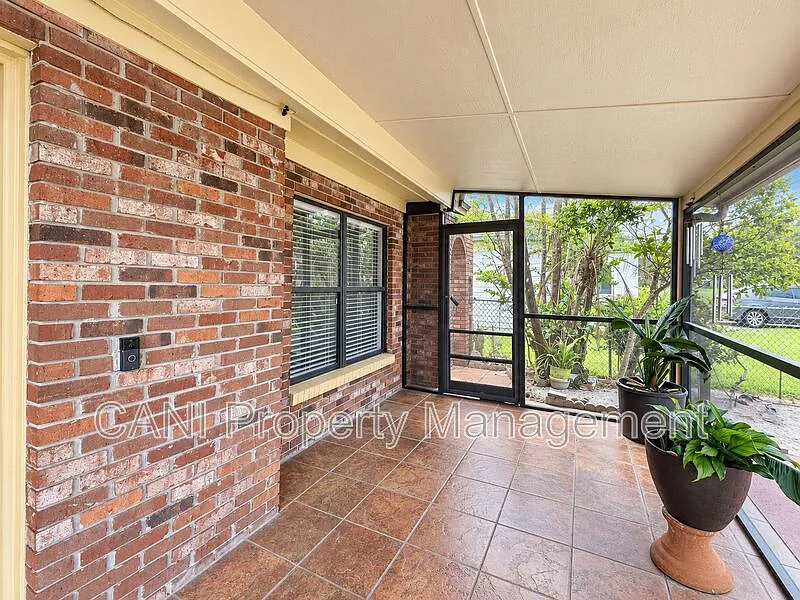 3 bed, 2.0 bath, 2170 sqft, $1,995 — Photo 3