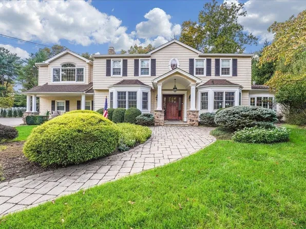 607 Charles Ct, River Vale, NJ 07675