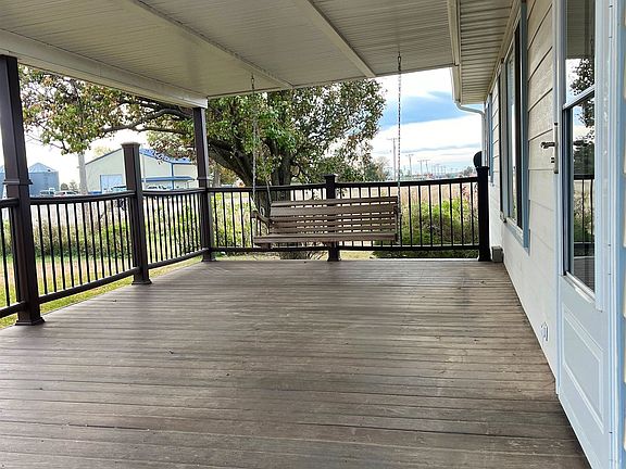 4th image of 801 Castle Rock St