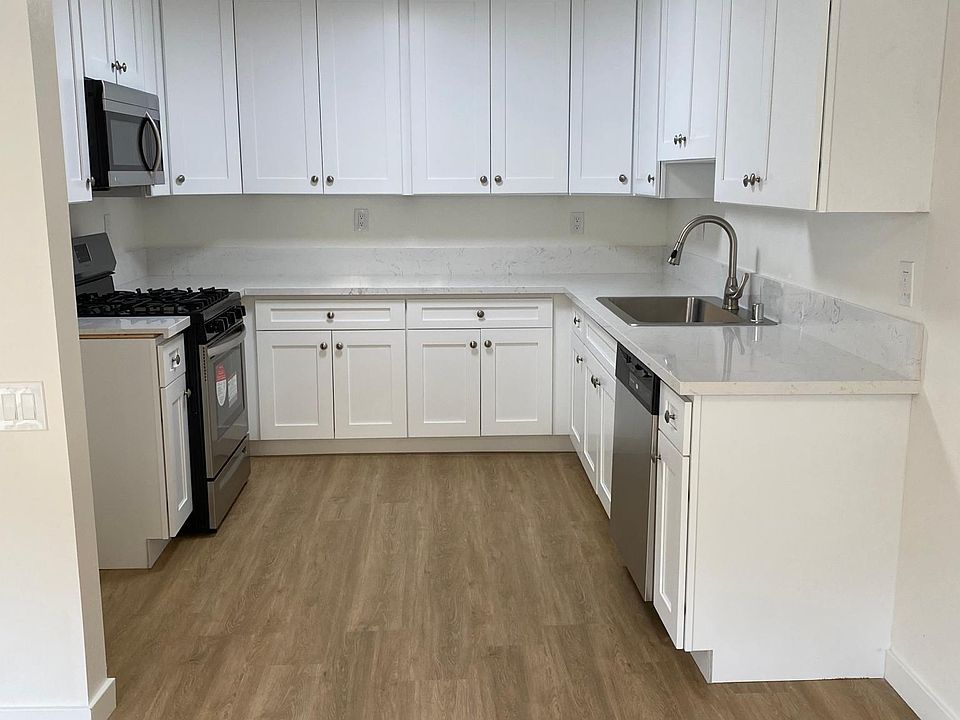 1st image of 1014 W Huntington Dr #25
