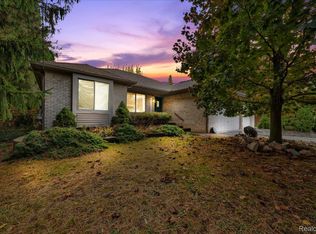 1370 W South Blvd, Rochester, MI 48309