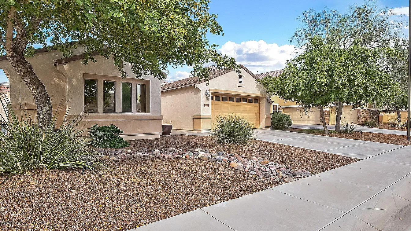 3 bed, 2097 sqft, $2,950 — Photo 1