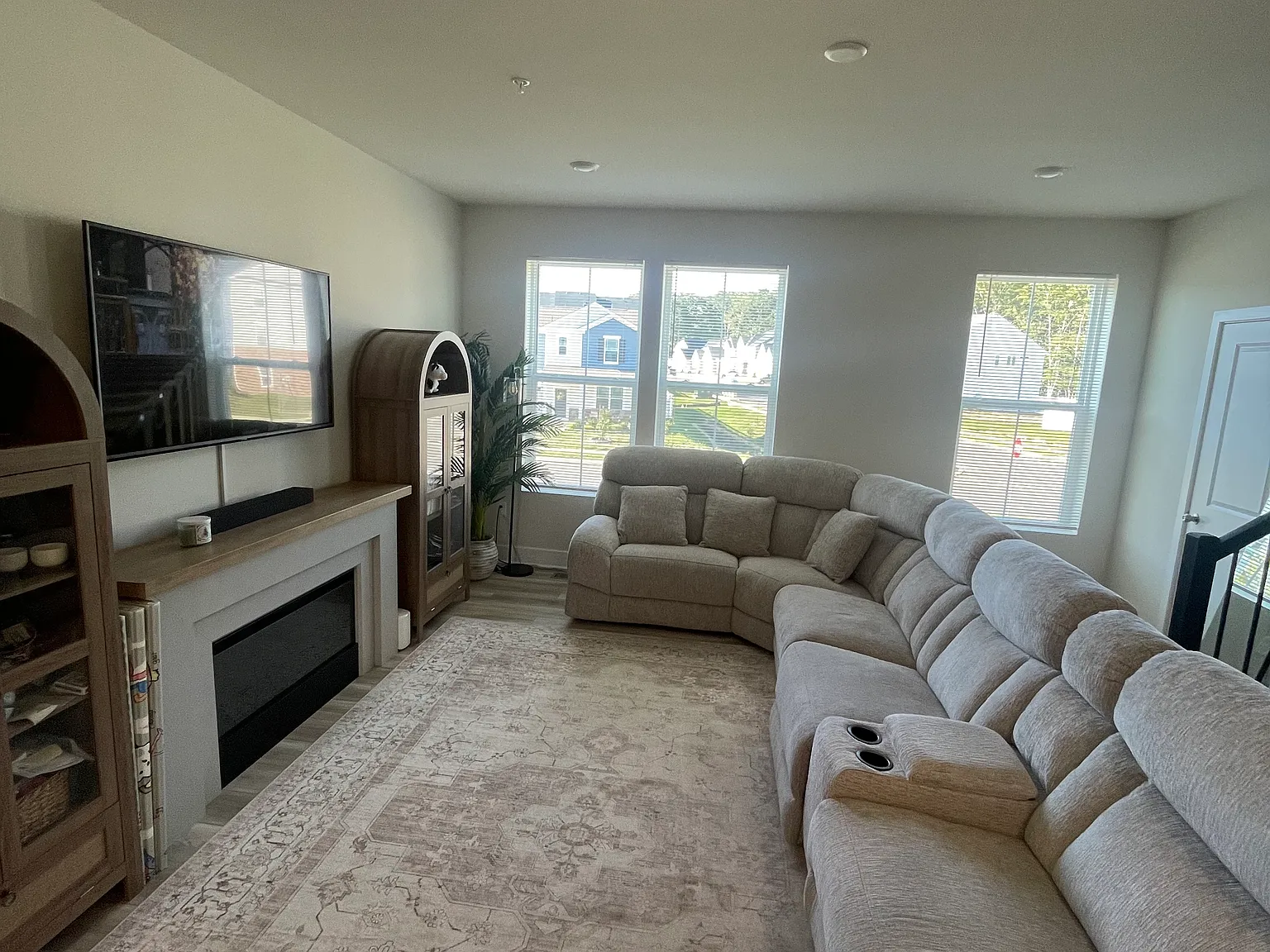 4 bed, 3.5 bath, 2352 sqft, $3,300 — Photo 2