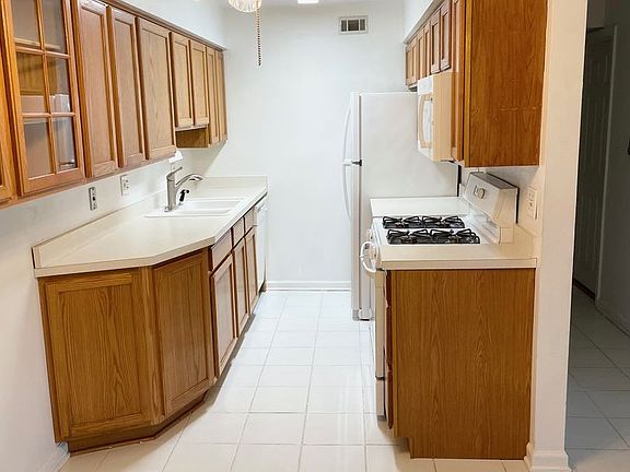 2nd image of 1509 N Windsor Dr APT 204