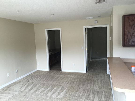 5th image of 522 Laurie Ln APT 1