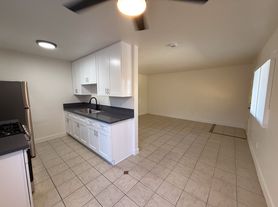 2 Bdrm 1 Bath In Imperial Beach With Parking Included