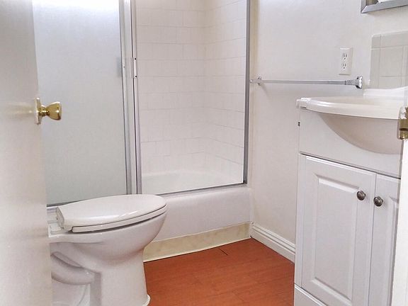 3rd image of 827 S St Andrews Pl APT 2