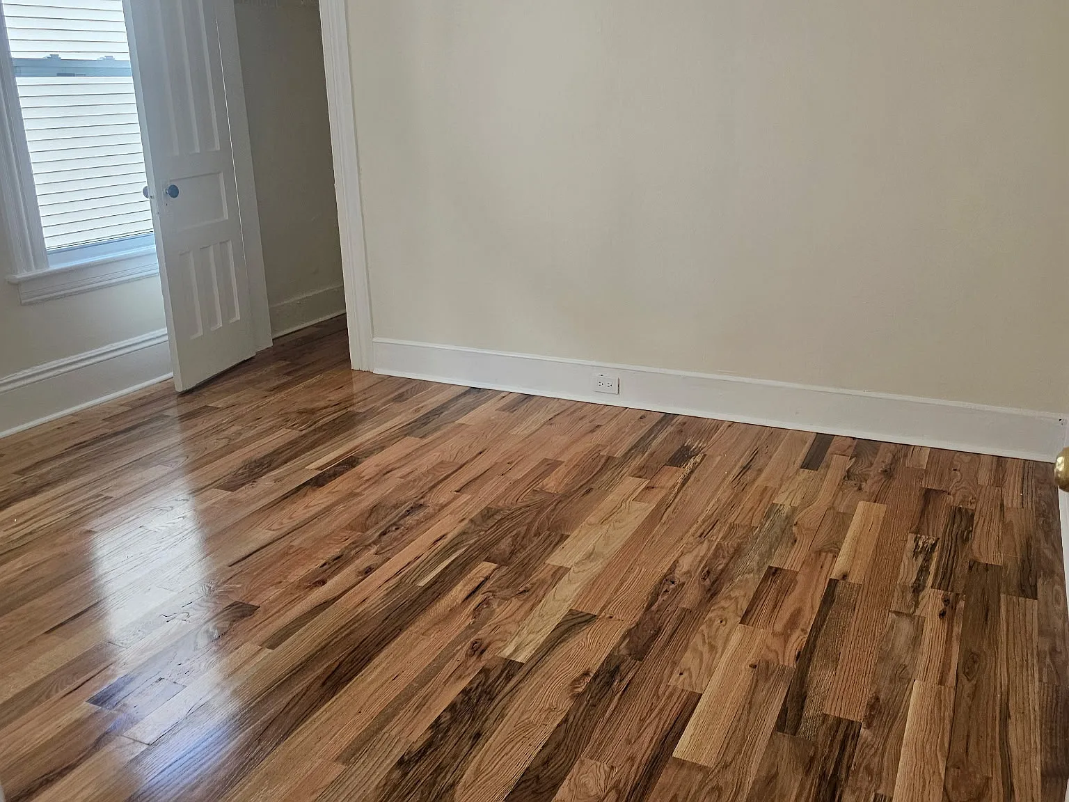 3 bed, 1200 sqft, $2,400 — Photo 2