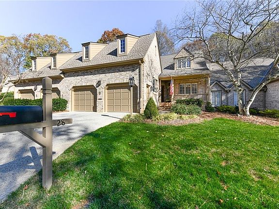 3rd image of 28 Sturbridge Ln