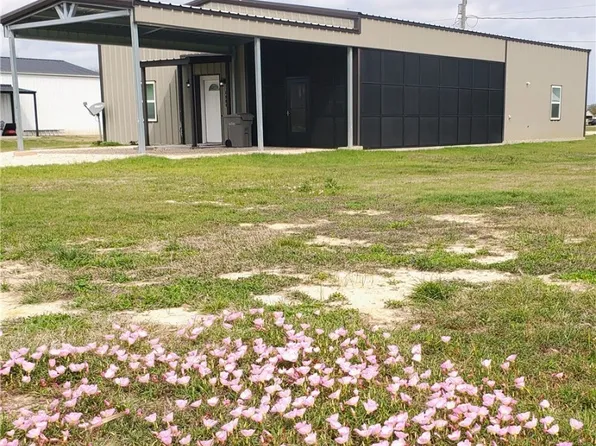1206 W Dallas Ave, Seadrift, TX 77983