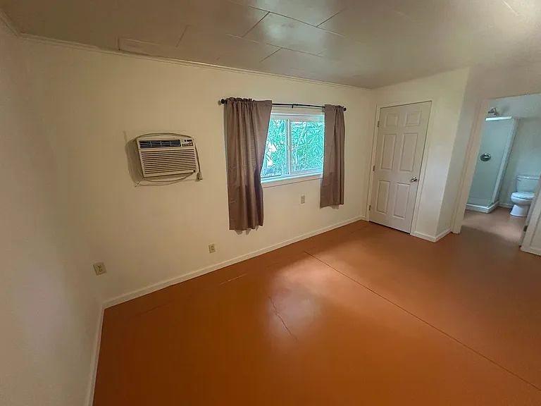 2050 Laburnum Ave — Photo 11