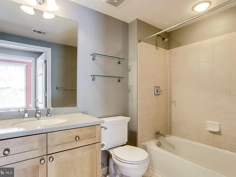 1115 Cameron St #208 — Photo 49