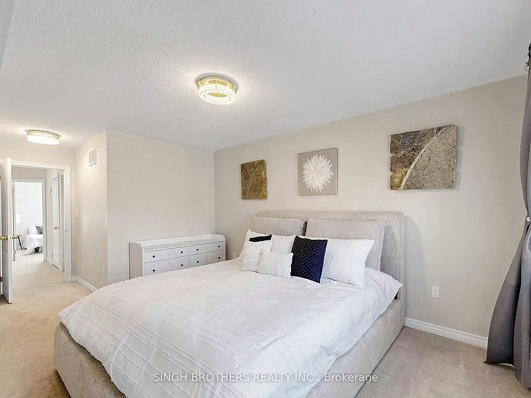 1321 Granrock Cres — Photo 11