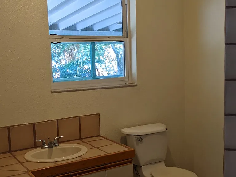 1048 Suwanee St — Photo 15