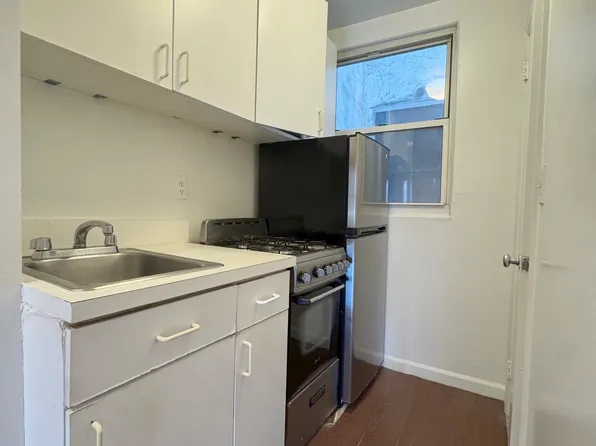 147 Sullivan Street image 3 of 11