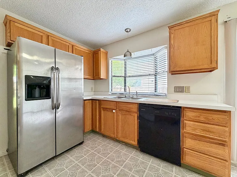 2110 Warfield Way — Photo 16