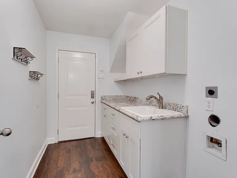 16215 Hollow Rock Dr — Photo 20