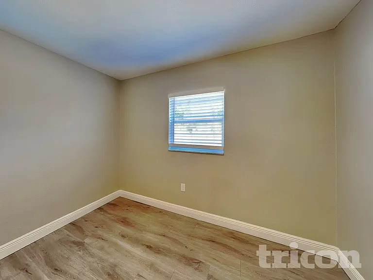 8307 N Elmer St — Photo 9