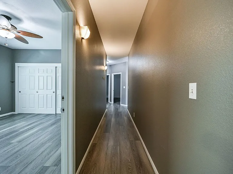 317 W Shamrock Ave — Photo 46
