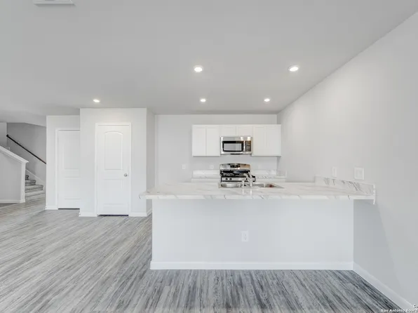 13022 Lorena Ochoa, San Antonio, TX 78221