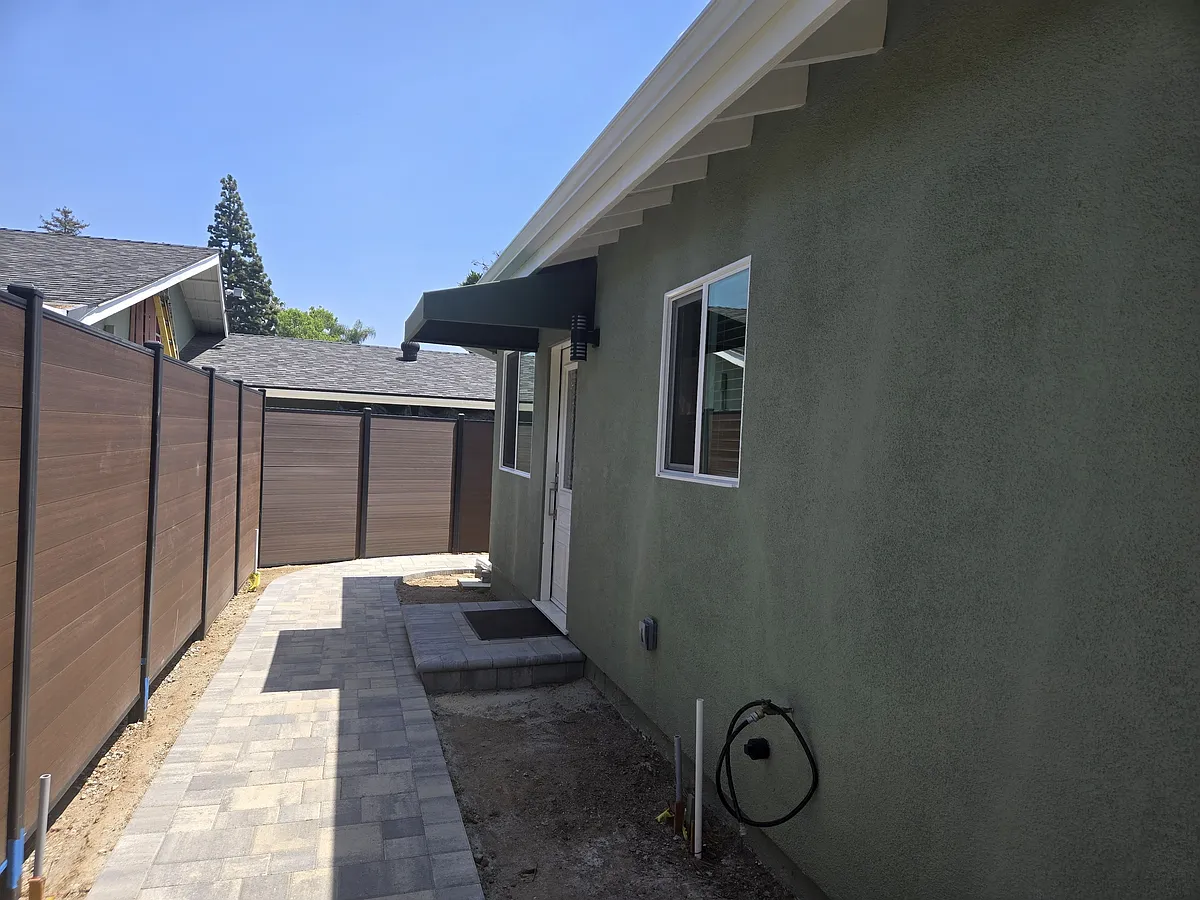 Building Photo - 9309 Encino Ave