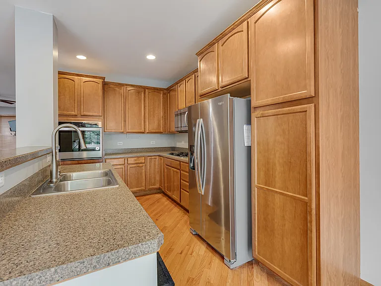 5568 Cambridge Way — Photo 9