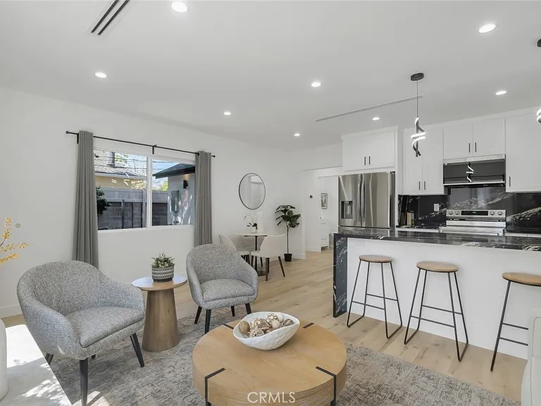 2117 W Clark Ave — Photo 6