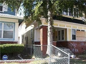 3rd image of 3355 Parkwood Ave