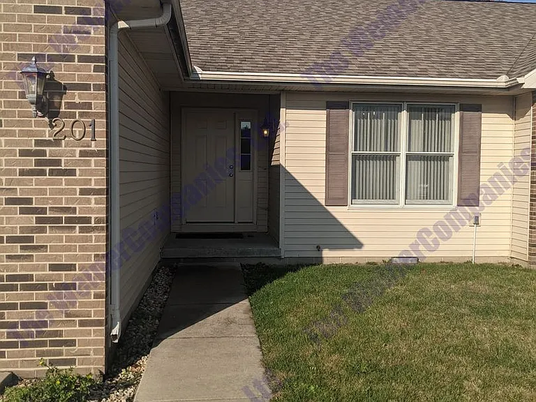 201 Red Bud Dr — Photo 3
